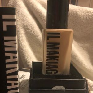 IL Makiage Foundation.